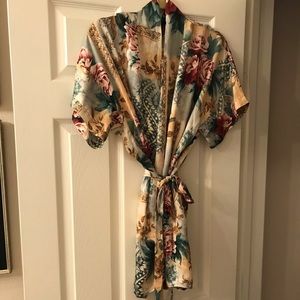 august silk | Intimates & Sleepwear | August Silk Robe | Poshmark
